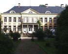Das Schloss Hagenburg, ein zweiflügliger Bau aus dem 17. und 18. Jh. beherbergt das Kunst- und Auktionshaus 